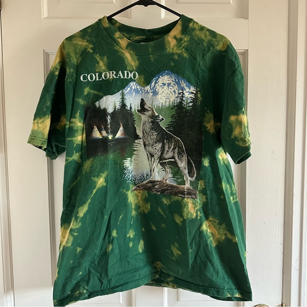 Vintage Colorado tie dye wolf tshirt
